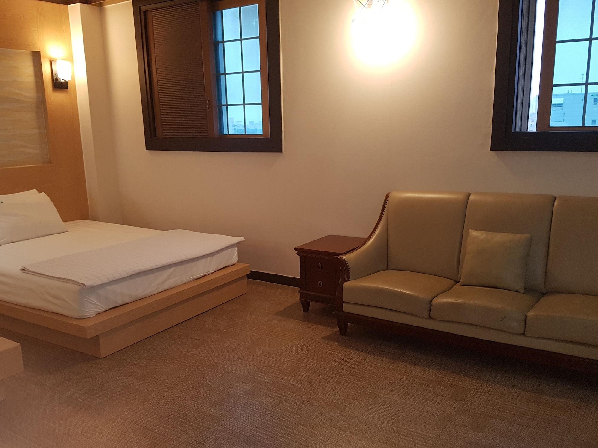 Daegu Hilltop Hotel Екстер'єр фото