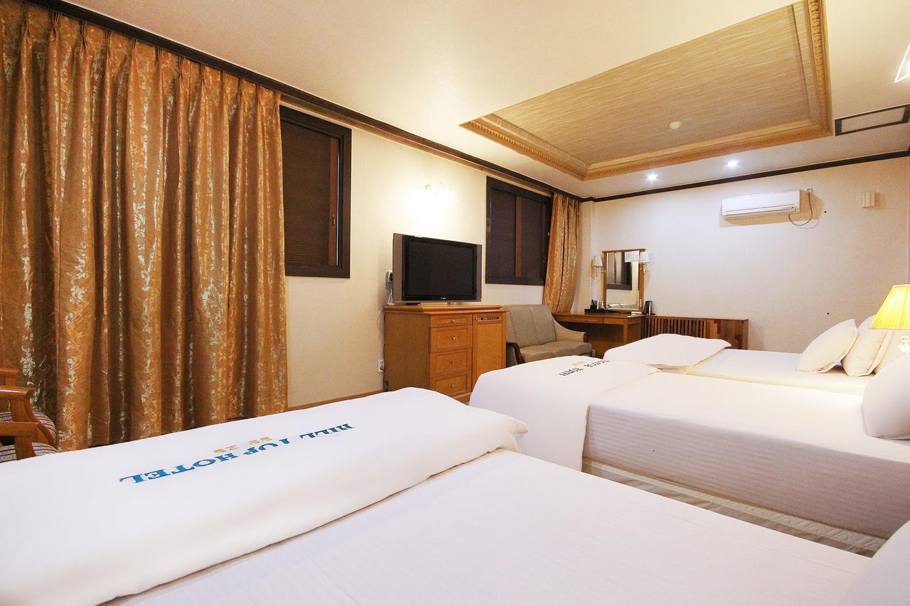 Daegu Hilltop Hotel Екстер'єр фото