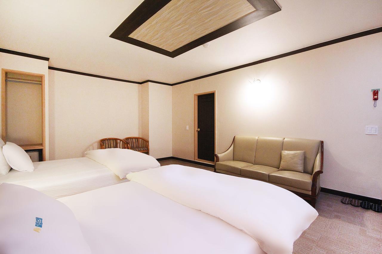 Daegu Hilltop Hotel Екстер'єр фото